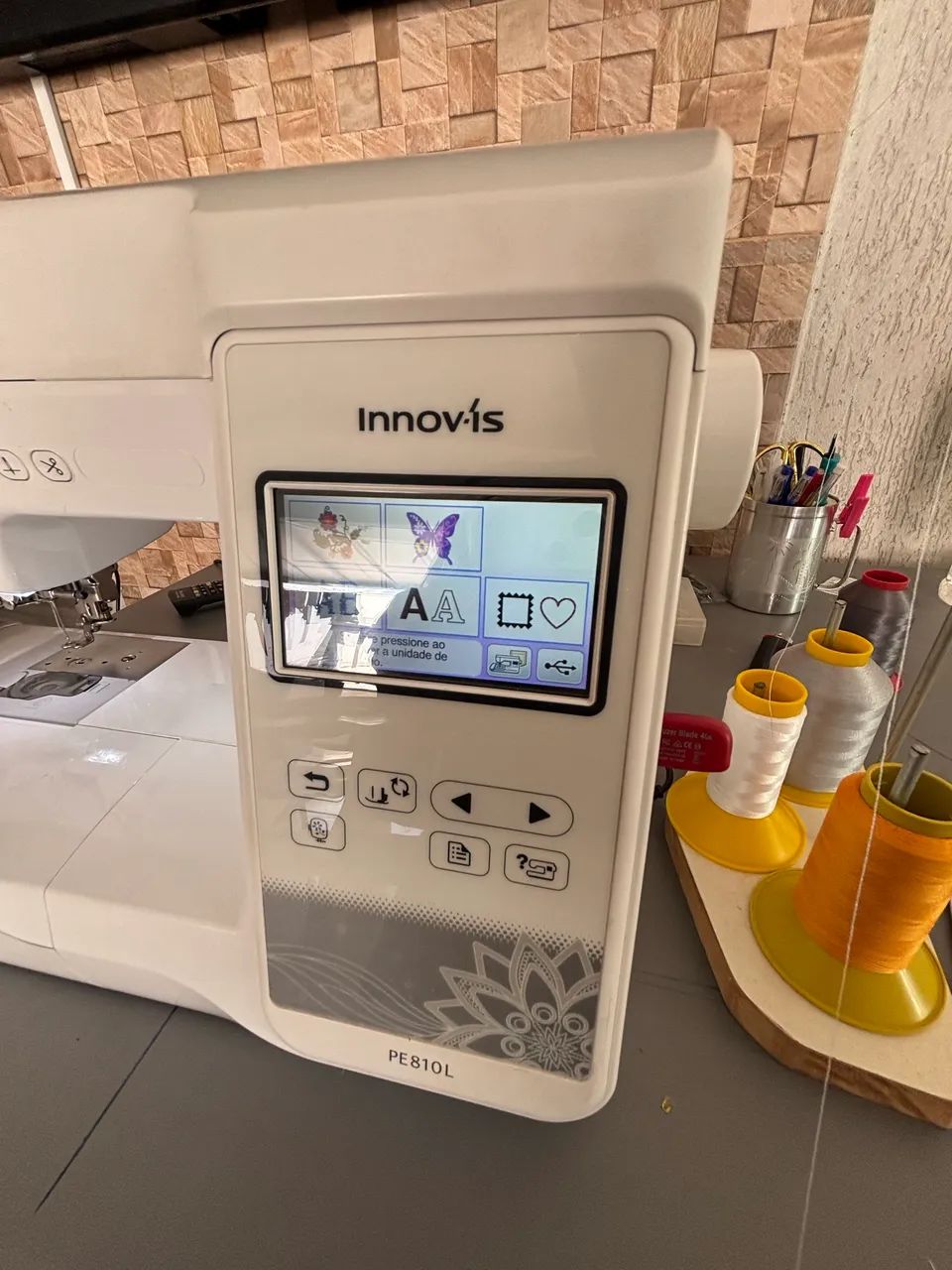 Vendo Máquina de Bordar Brother PE 810L - Foto 2