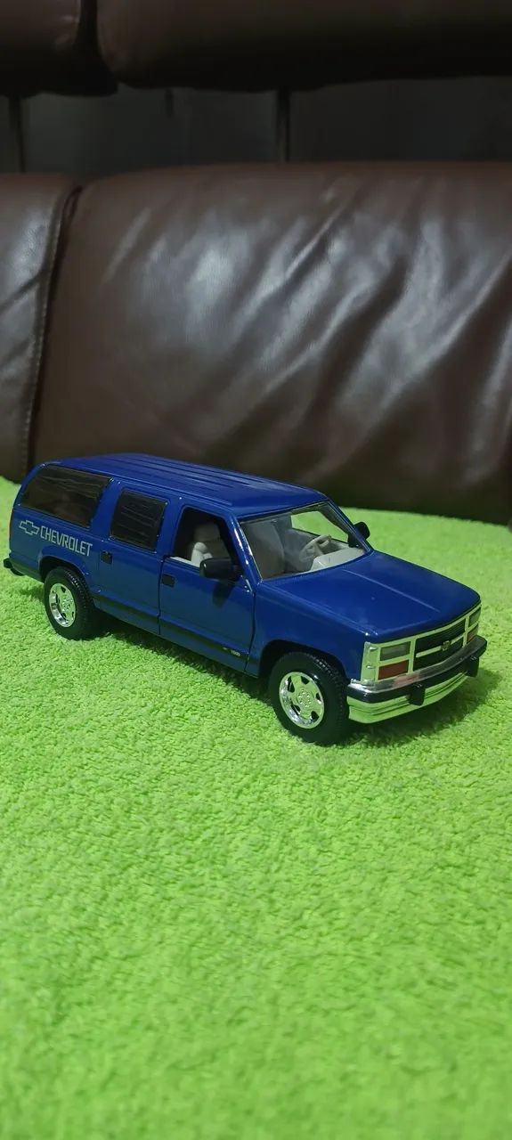 Miniatura suburban 1/24 sunyside 