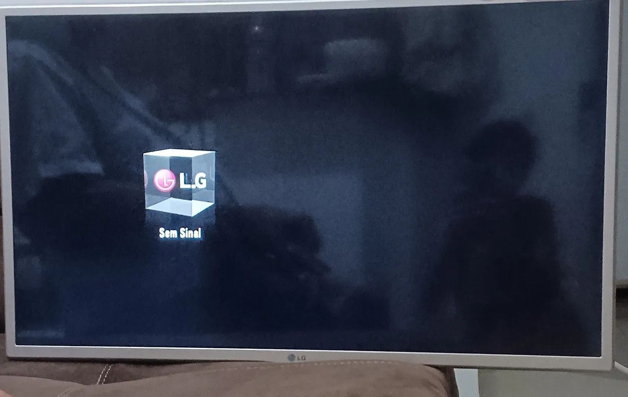 Vendo está tv 32 polegadas acompanha suporte 