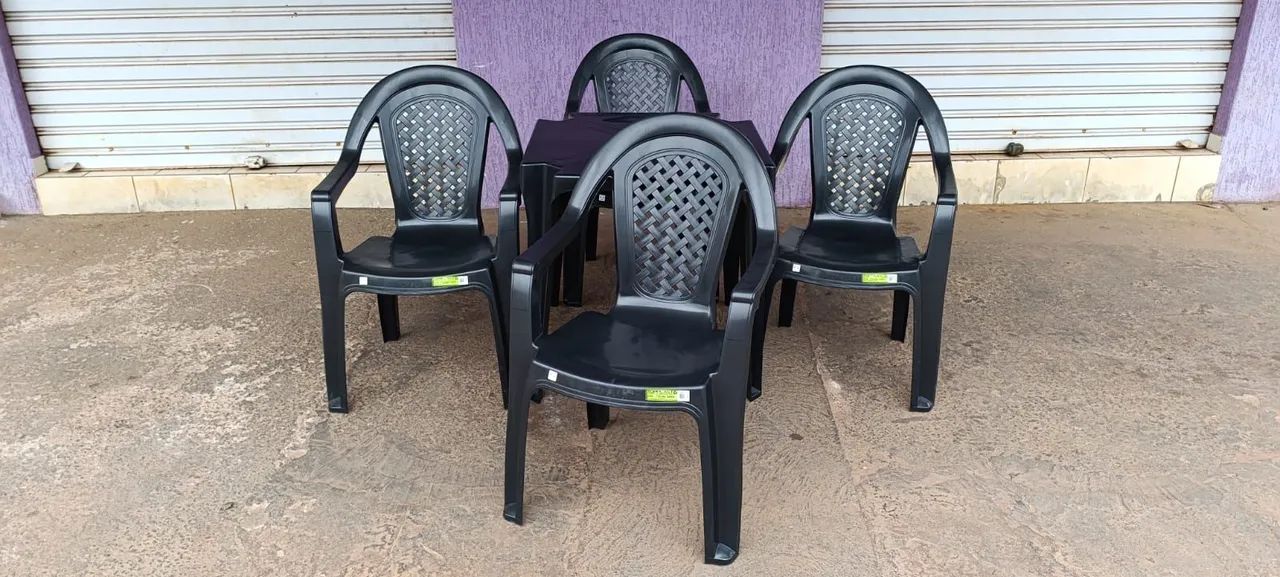 Jogo de mesa e cadeiras plástica cor preta! Suporta 154 Kg - Foto 3