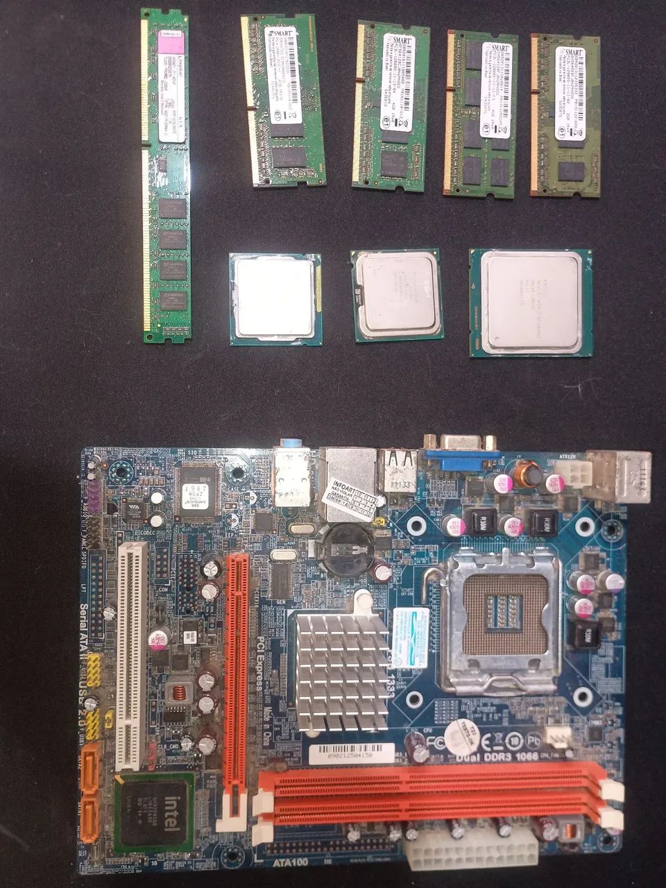CPUs, memoria RAM e placa mãe 775