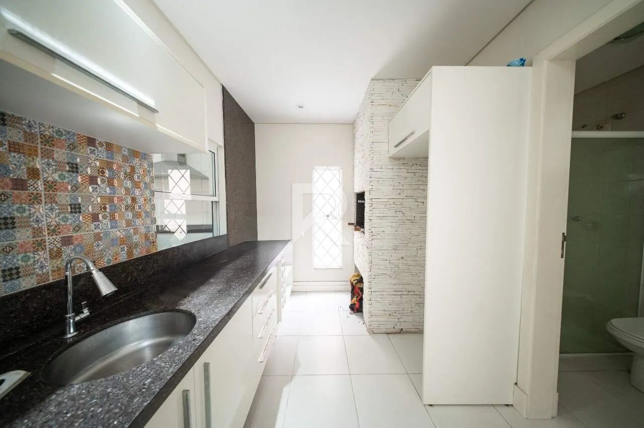 Casa com Amplo Jardim, Piscina e 4 Quartos para Locação, 316 m² - Jardim Social - Curitiba - Foto 13