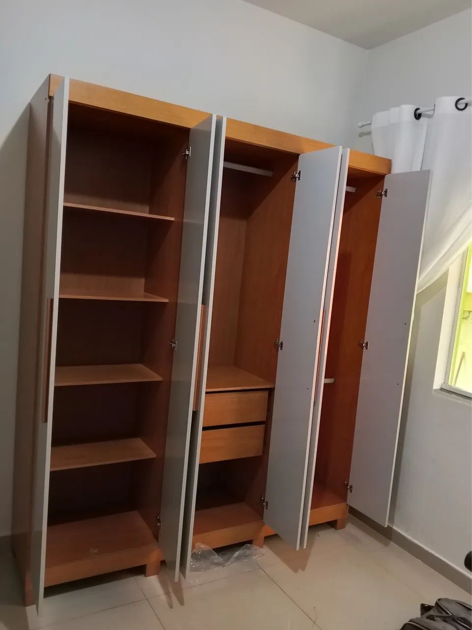 Guarda roupa 6 portas 