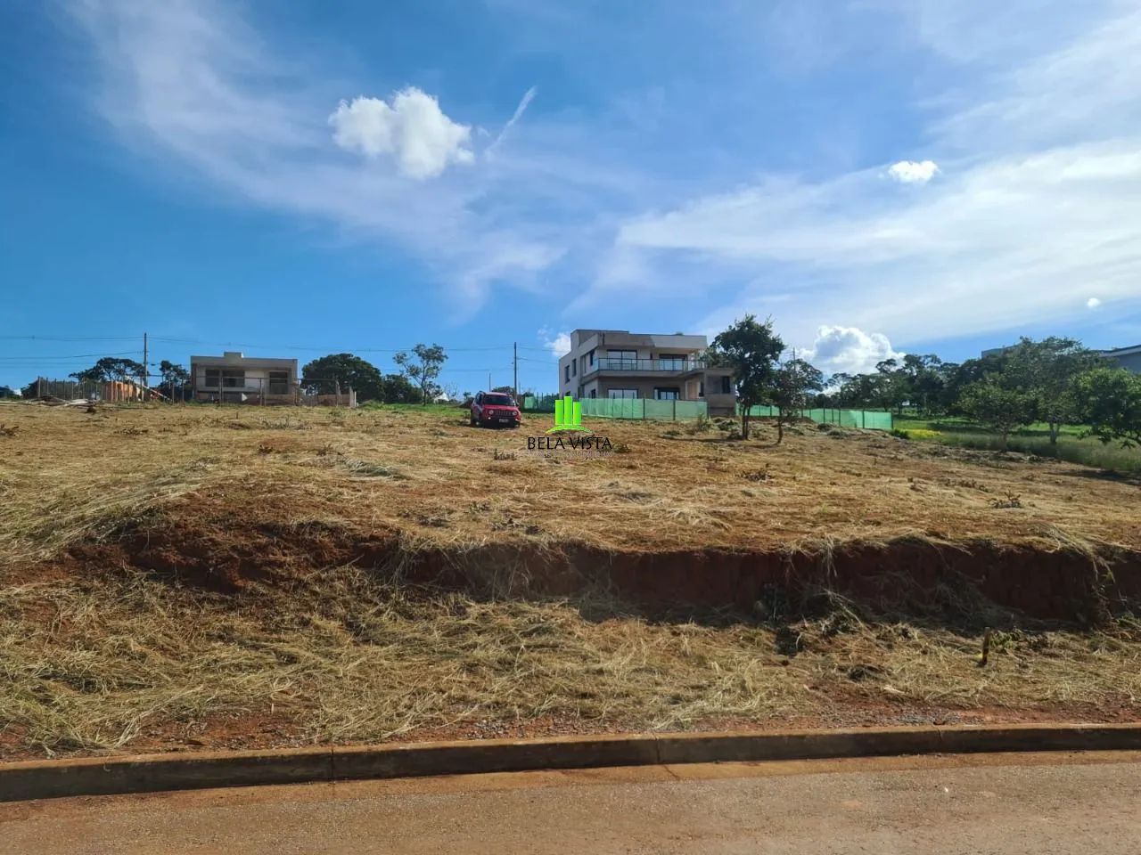 Lotes em Condomínio em Gran Royalle.
