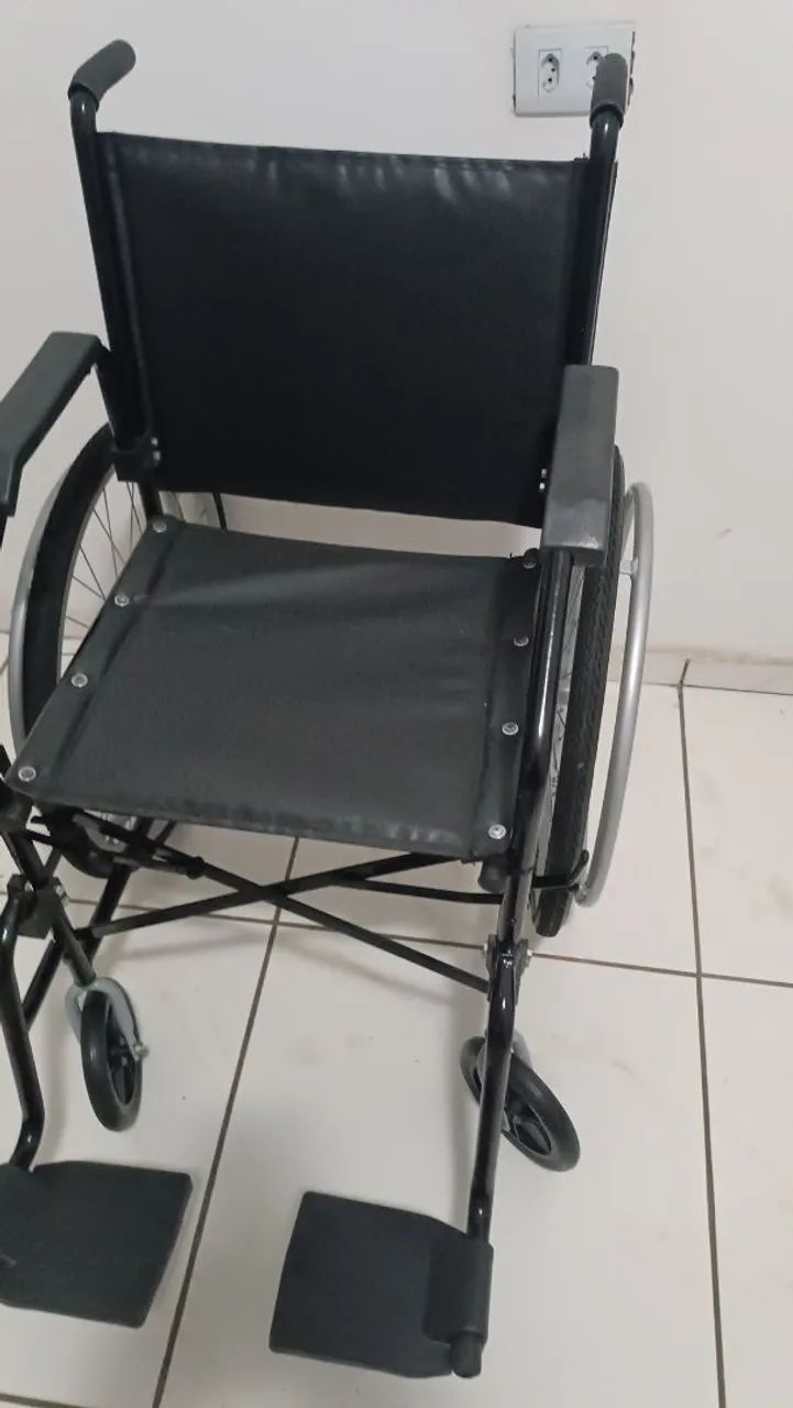 CADEIRA DE RODAS MEGA ACOLCHOADA REFORMADA COM QUALIDADE E DURABILIDADE  - Foto 3