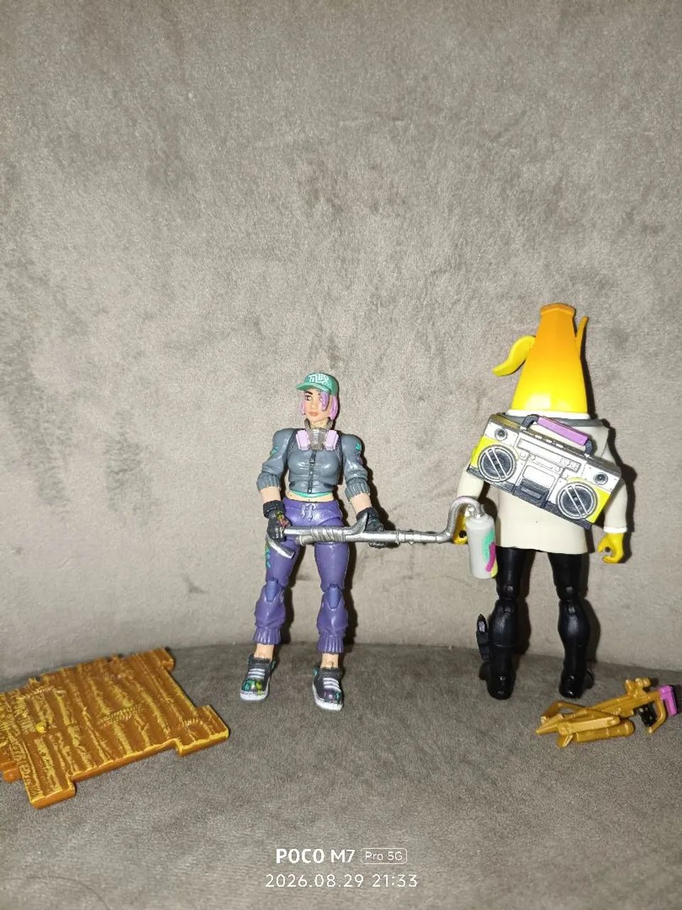 Duas Figuras Fortnite Jazwares 4 Polegadas - Teknique (Sem Capuz) e Agente Embananado - Foto 5