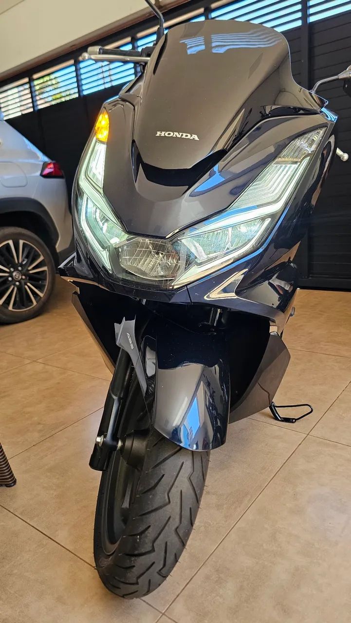 PCX DLX 2025