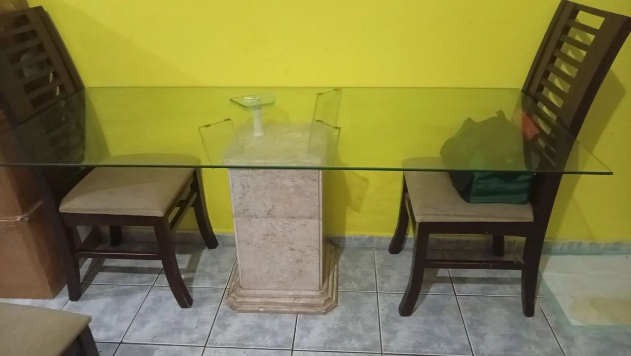 Mesa de tampo de vidro para 4 cadeira,e pé de mármore...  - Foto 3