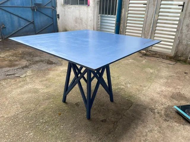 Mesa de Madeira Reforçada