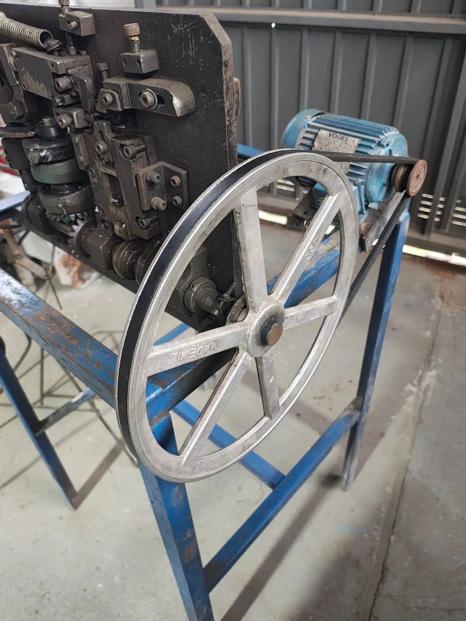 Vendo excelente máquina de cortar pinos  - Foto 2