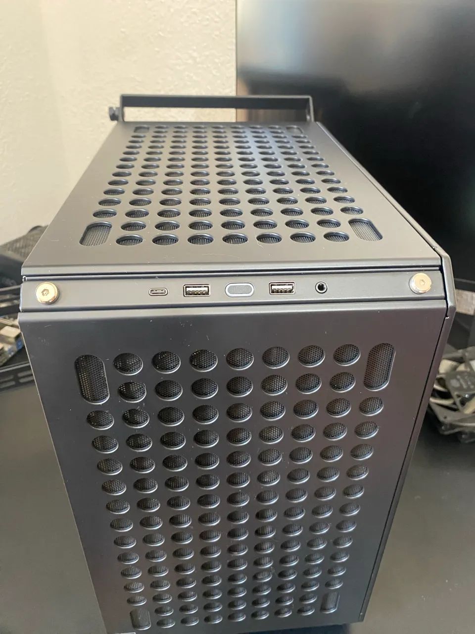 Gabinete cooler master Qube 500  - Foto 2