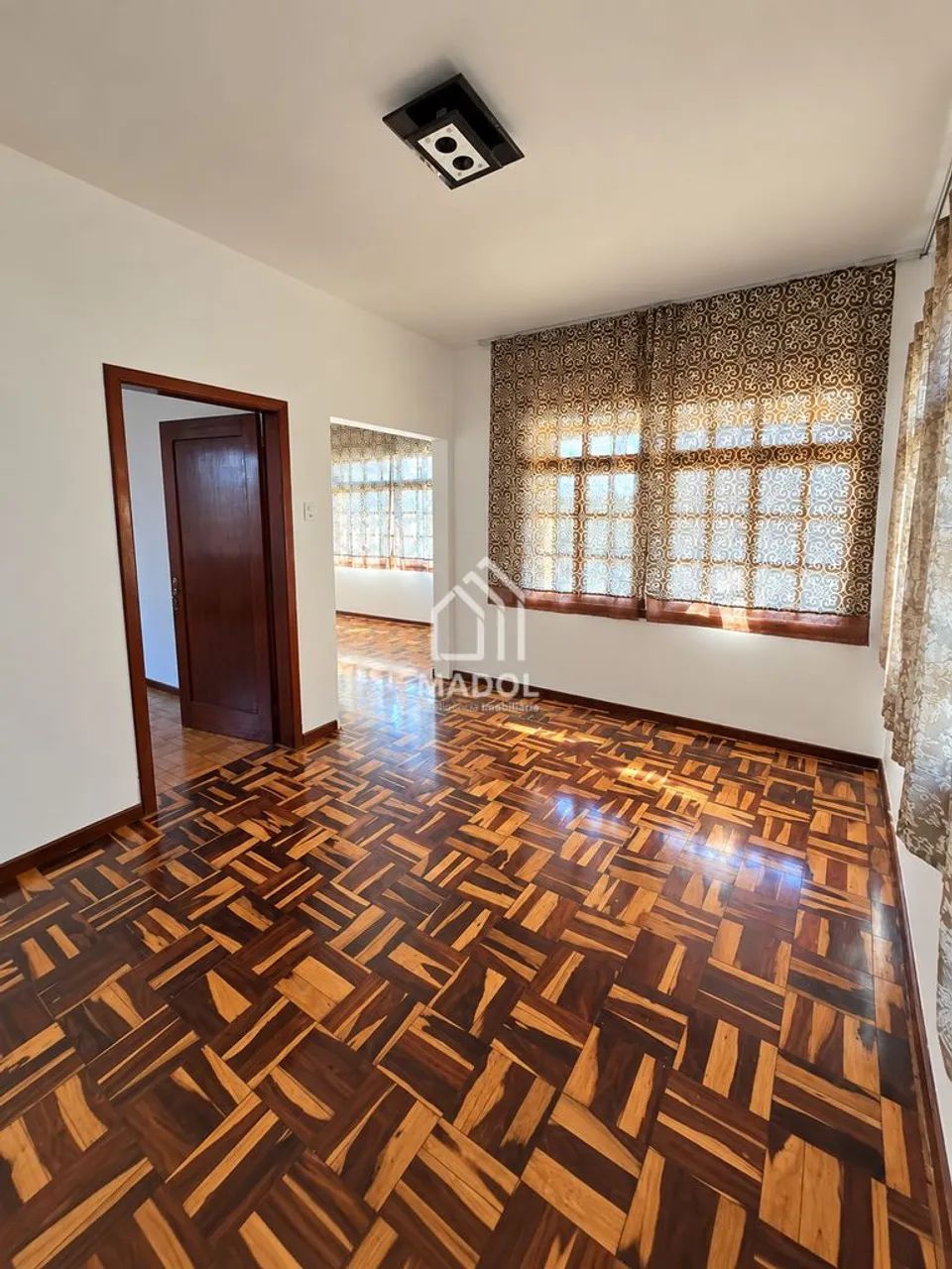 Casa espaçosa com edicula e churrasqueira | Centro | 3.500,00 - Foto 3