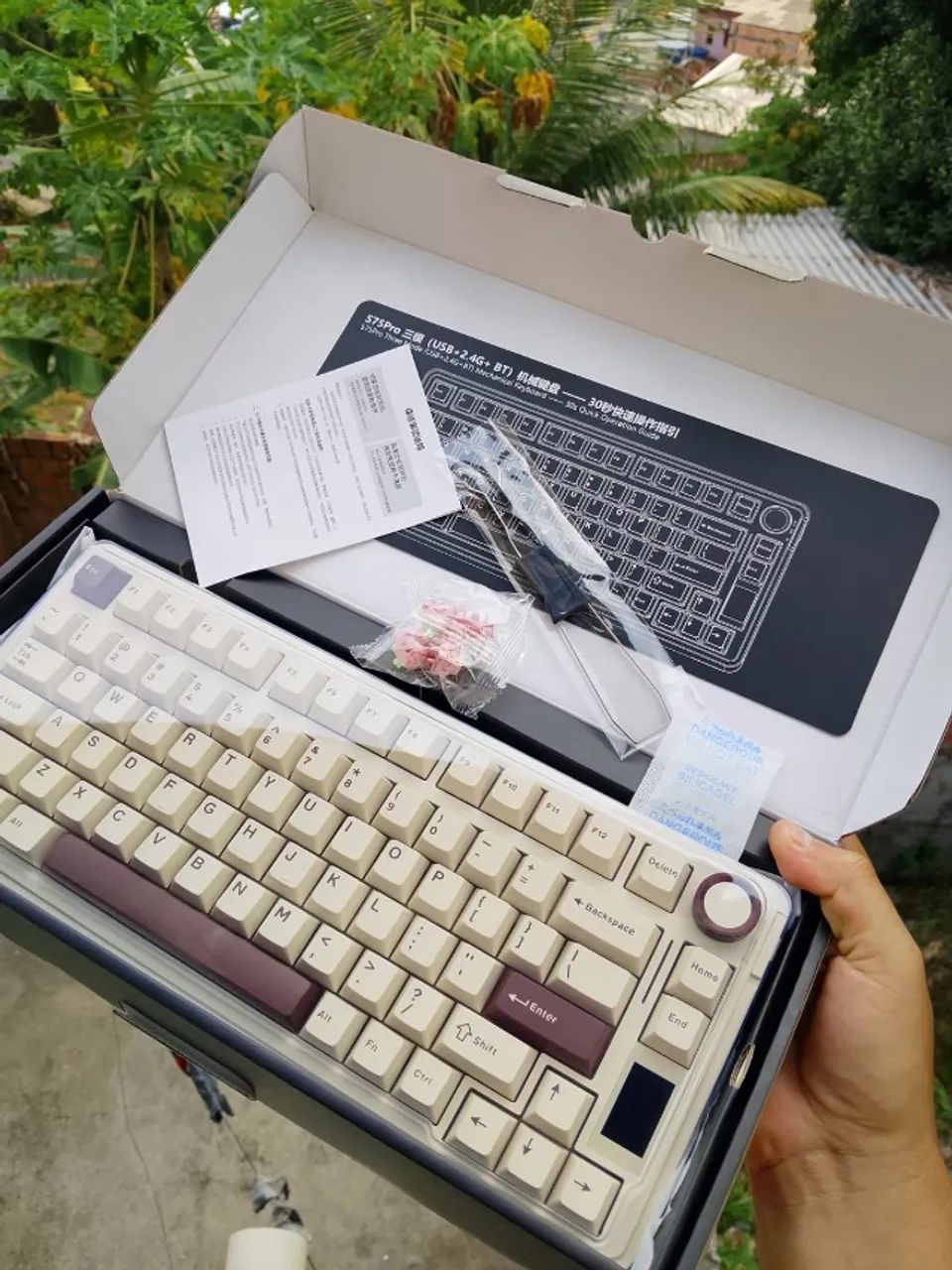   Teclado Gamer AULA S75Pro cor: Coffee-milk interface USB e suporte a Bluetooth wireless 