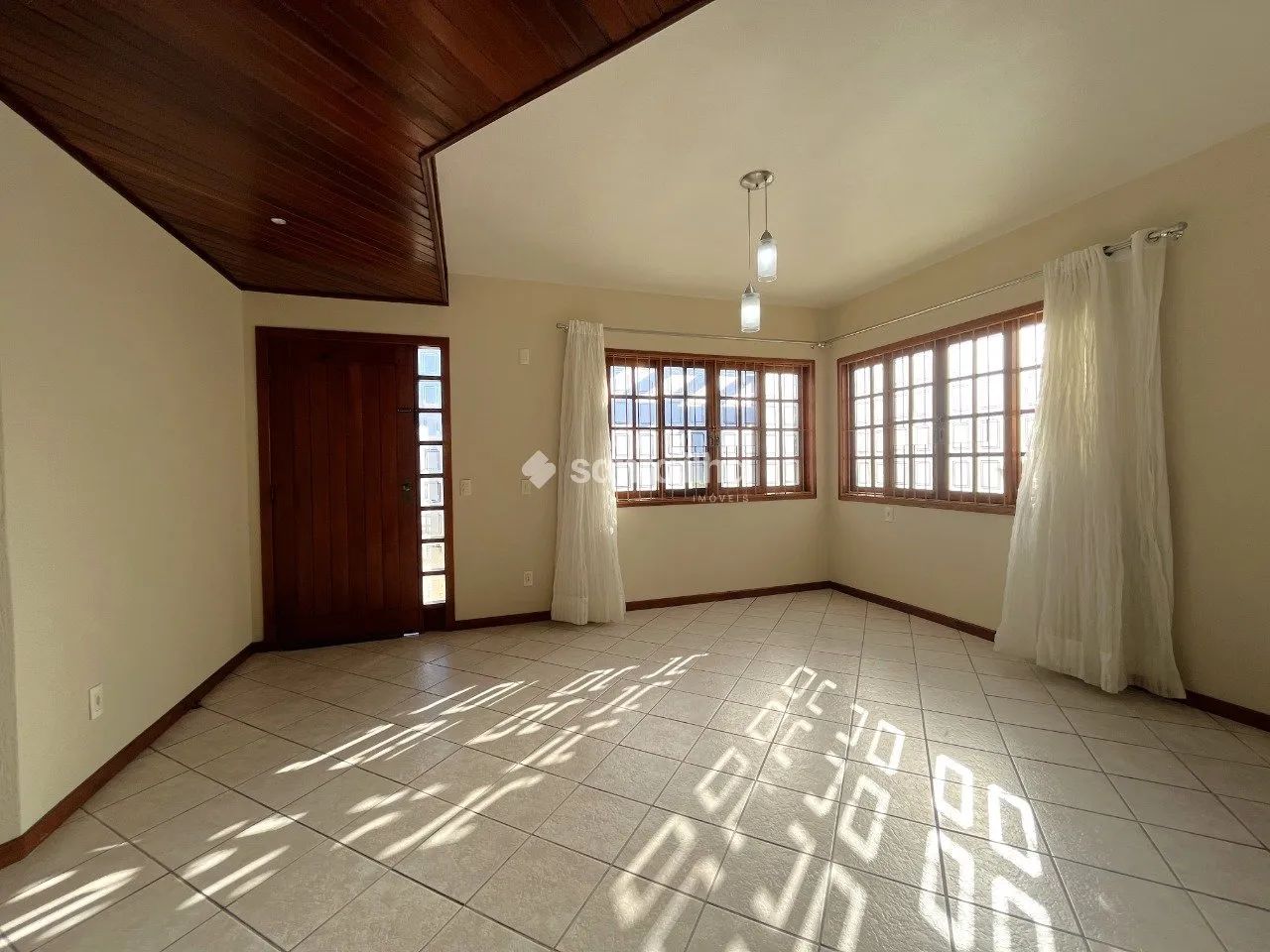 Casa com 3 dormitórios para alugar, 200m² - Carianos - Florianópolis/SC - Foto 4