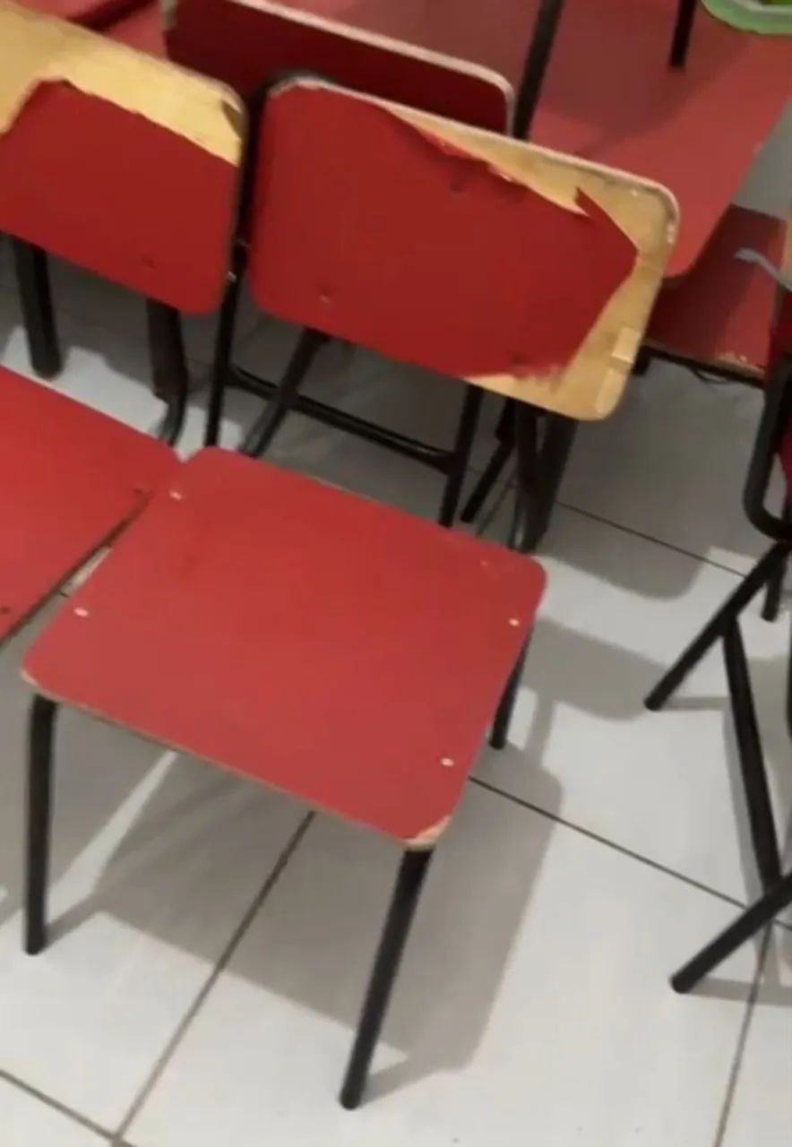 Conjunto de mesas e cadeiras escolar  - Foto 2