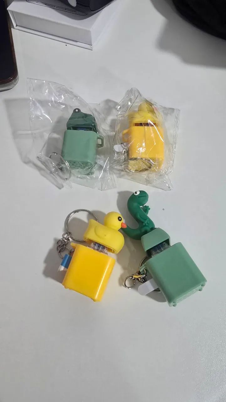 Echo show 5, Xteink X4, Instax mini link 2, Hub Usb C e alguns chaveiros - Foto 4