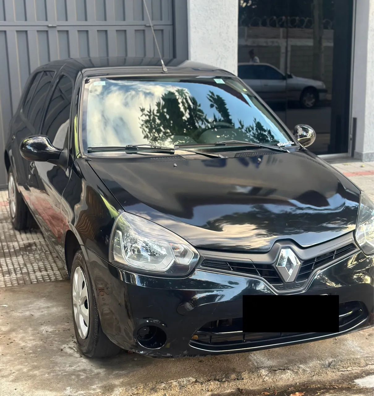 Alugo Renault Clio para motoristas de app