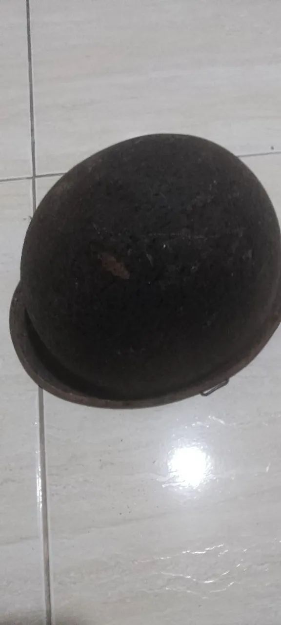 Capacete de aço década de 40 para coleção 