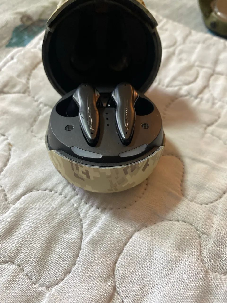 Fones de Ouvido Camuflado e preto -  novos  - Foto 2