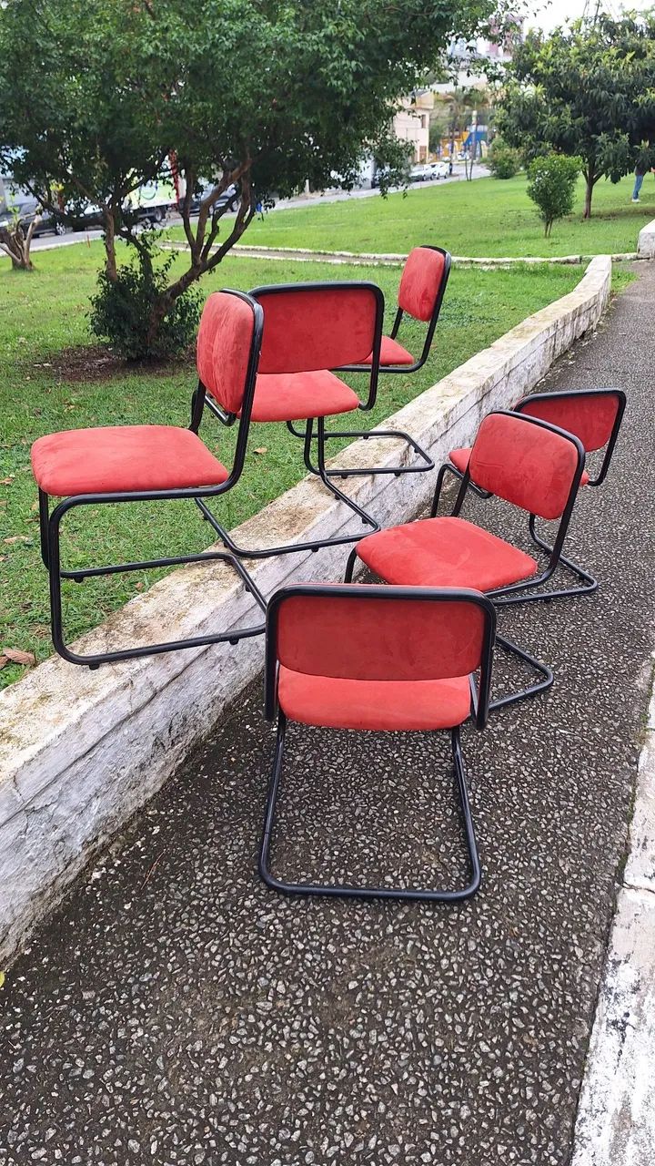 Conjunto de 6 cadeiras estilo Cescas  estofadas anos 70. - Foto 2