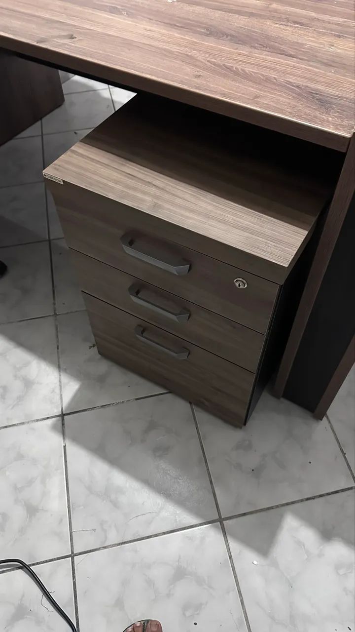 Móveis de escritório, mesa e armário - Foto 2