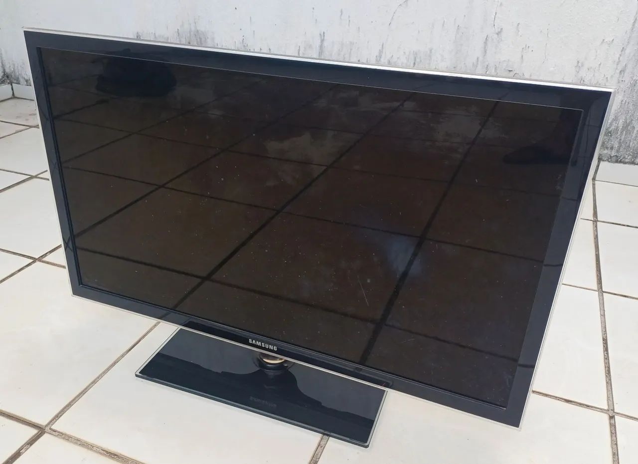 TV Samsung 40 polegadas com linhas na tela - Foto 2