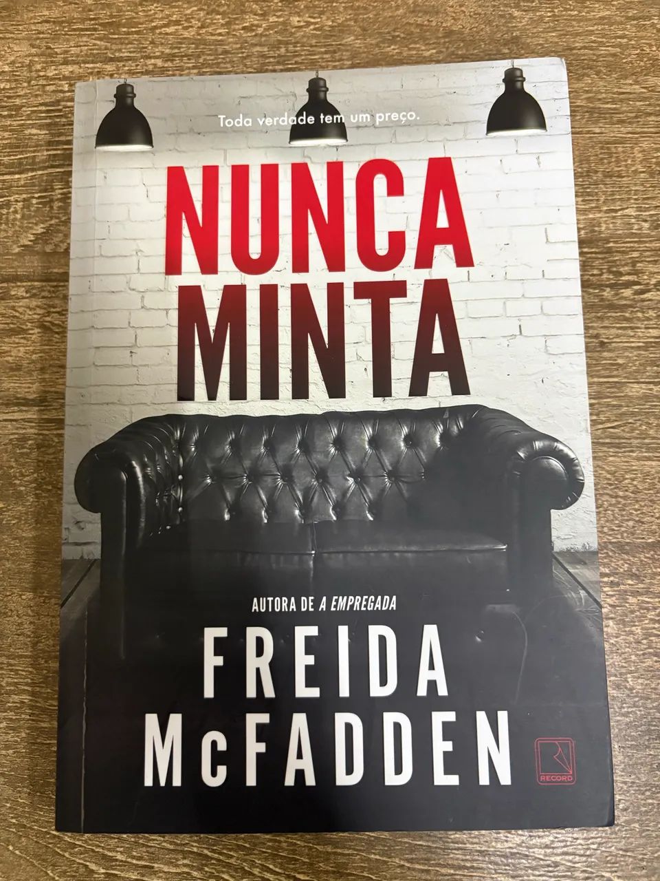 Livro - Freida McFadden