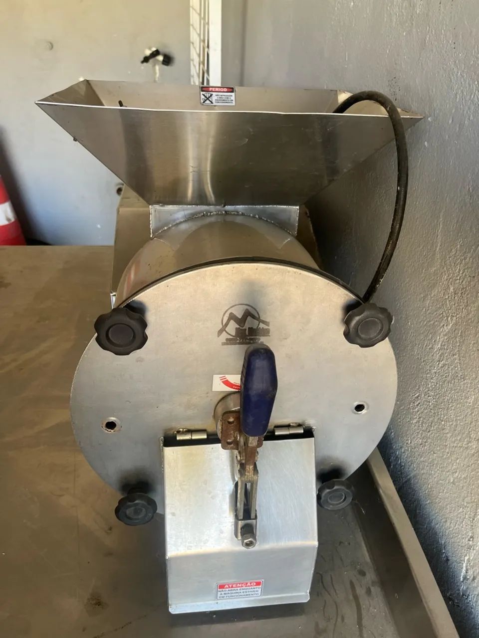Despolpadeira, mesa em inox e seladora manual  - Foto 3