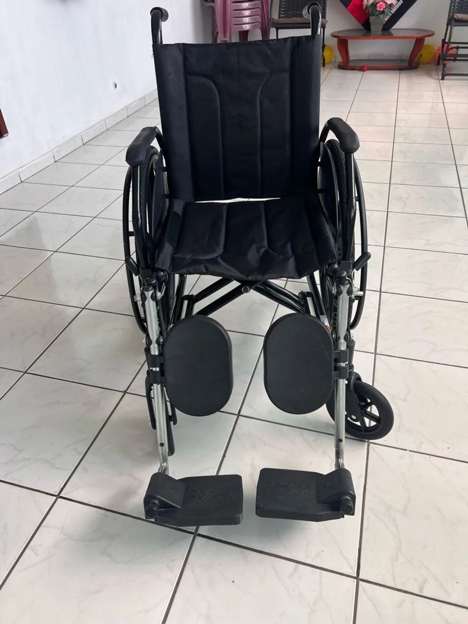 Vendo Cadeira de Rodas - Foto 4