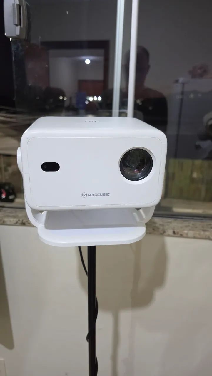 Projetor magcubic l018 com tripé + caixa de som bluetooth sumay 60w