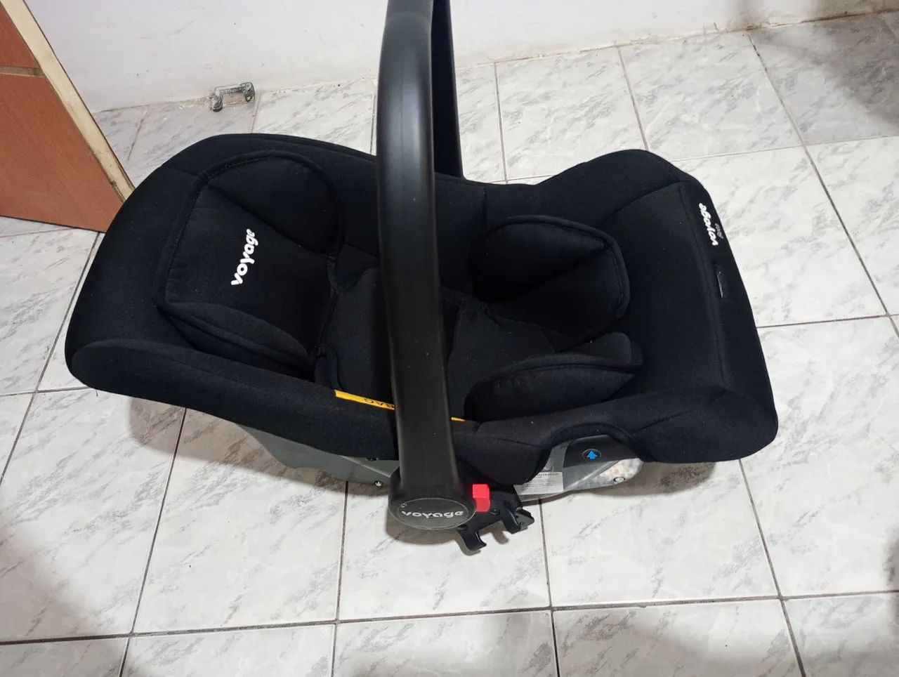 Carrinho com bebê conforto excelente  - Foto 2
