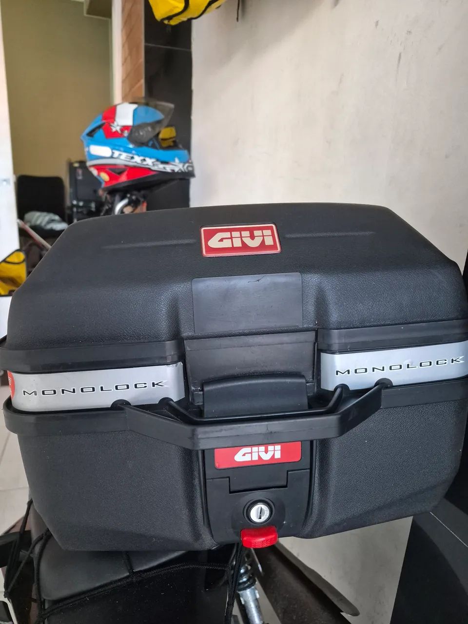 Moto Baú 27 litros GIVI (Sem chave e base)