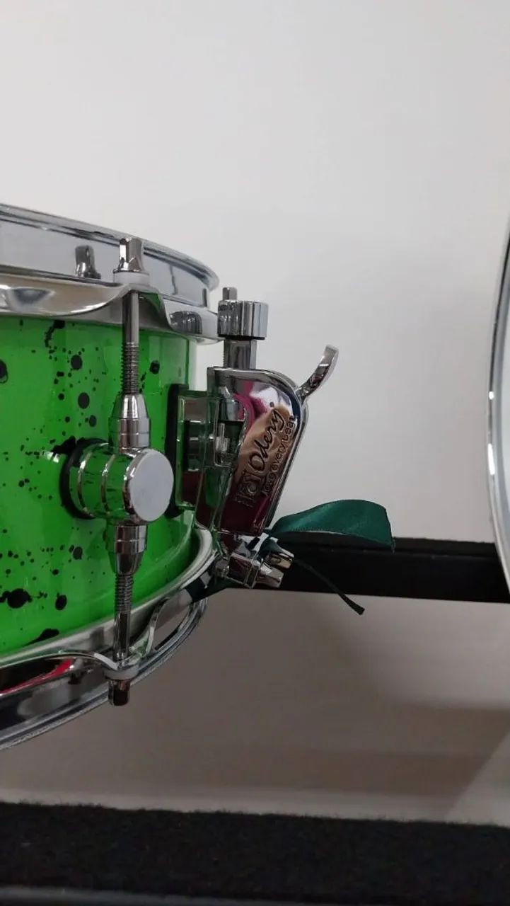 Caixa odery custom 14x5 em teca 24mm 'Green splash black