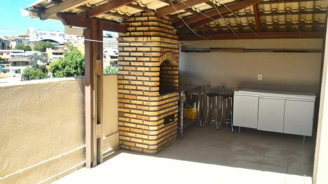 Cobertura no Serrano com 2 quartos com imensa área verde (Parque)