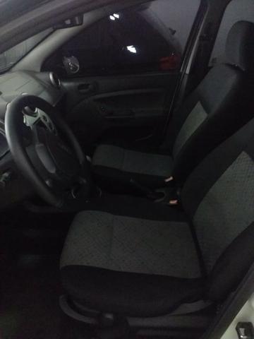 Fiesta Hatch 1.0 é Na World Car - Foto 6