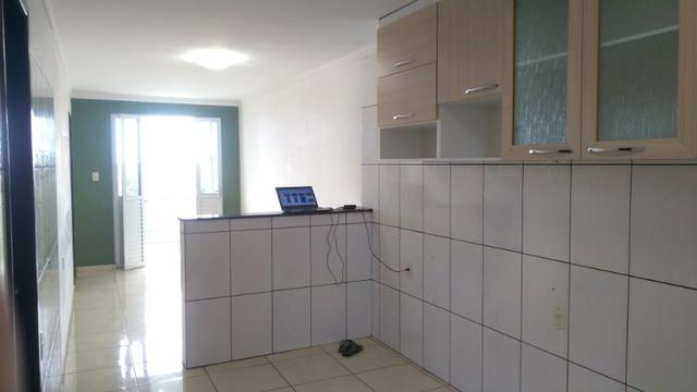 Casa 2/4 rua com portão, proximo a estação de metro Camp. de Piraja - Foto 2