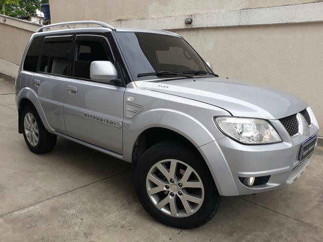 Mitsubishi TR4 câmbio manual 4x4 impecável 2011 C/ GNV