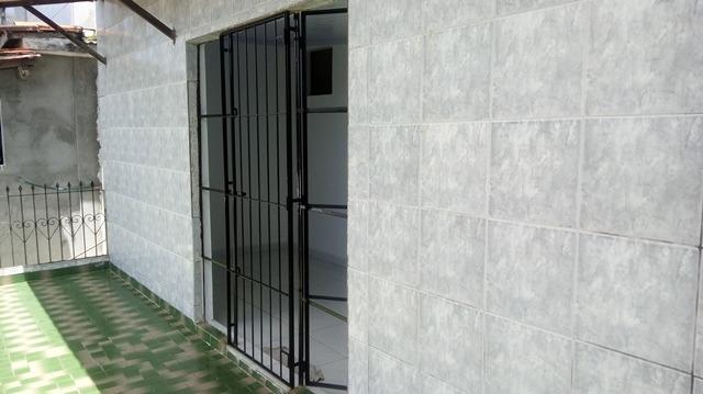 Casa Vila Canaria 1º andar Rua Principal Ótima Localização R$ 700,00 Ligue: 3215-4603