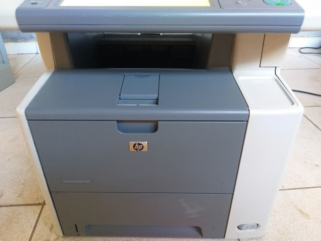 Impressora e copiadora HP p3027 bem conservada com toner novo - Foto 4