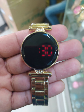 Relógio Digital em Led (Banho Dourado)