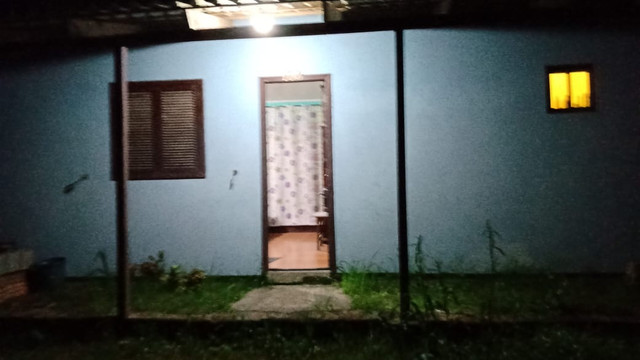 Alugo casa