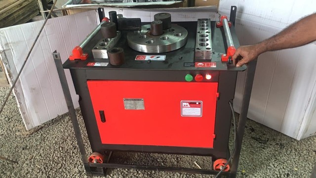 maquina de dobrar dobradeira de vergalhão