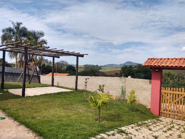 linda chacara com piscina 