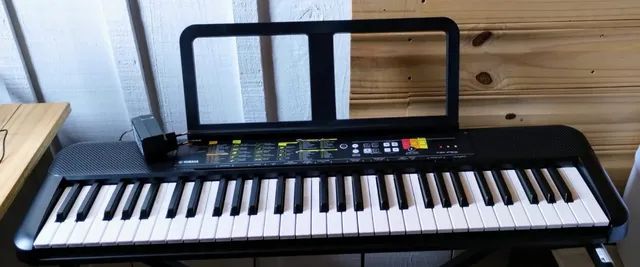 Teclado Musical Yamaha PSR-F52 61 teclas + Suporte X