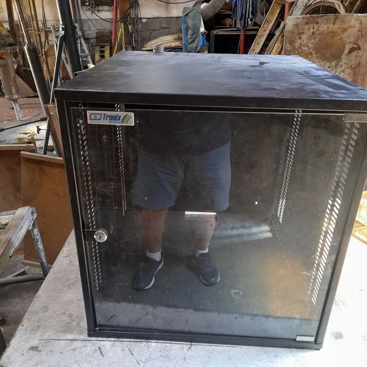 Console aço preto porta de vidro para elet.