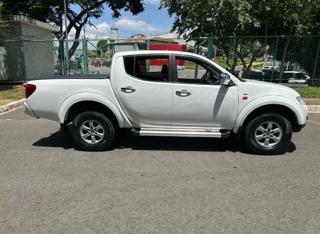 Mitsubishi L200 Triton HPE 3.2 CD TB Int.diesel AUT 2013 - Foto 5