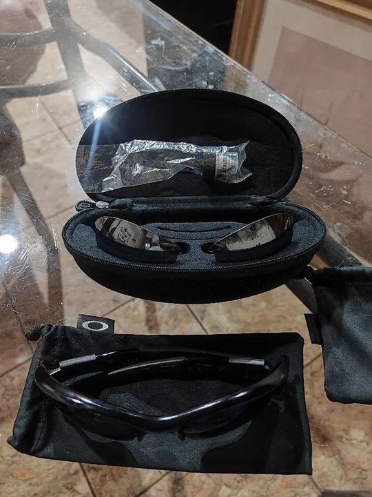 Óculos Oakley Flak 1.0 original com 2 lentes original usei 2 vezes  - Foto 2