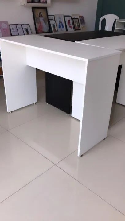Mesa de escritório branca 
