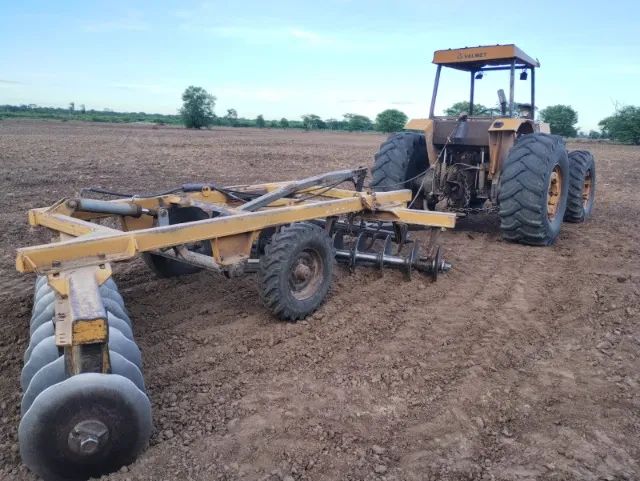 Trator Valmet 148 Com grade