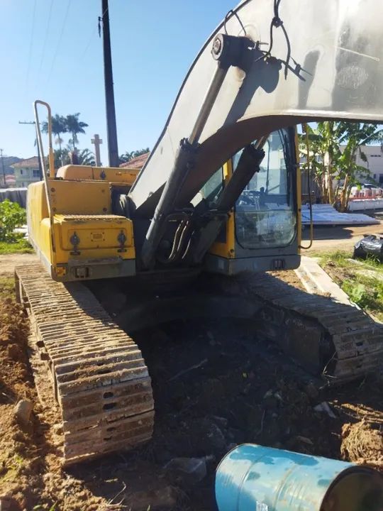 ESCAVADEIRA VOLVO EC210BLC